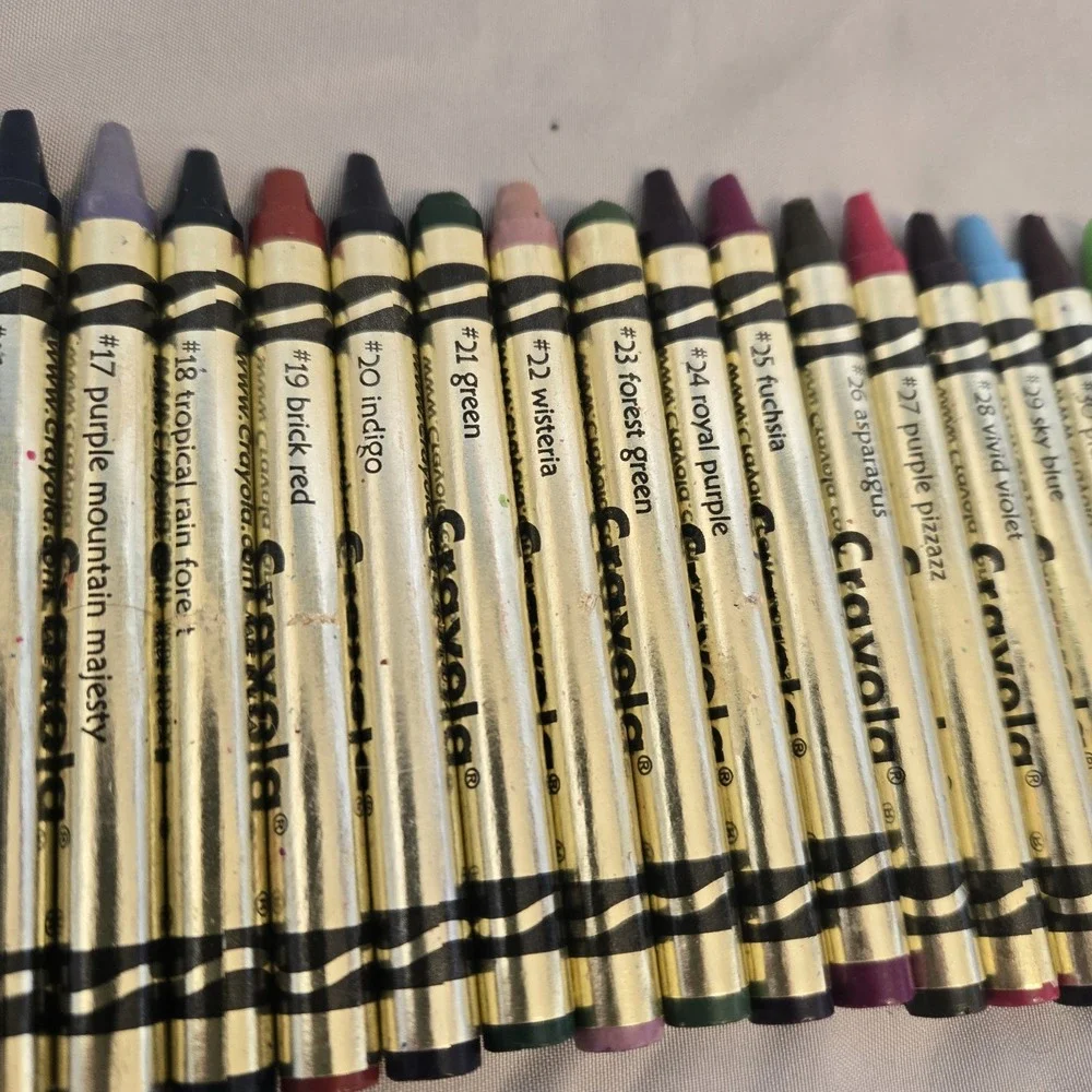 Vintage CRAYOLA America's Favorite Top 50 Crayons Special Edition 2001 Screw Top